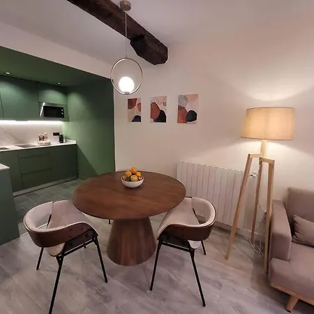 Piso Boutique A Un Minuto Del Casco Viejo *